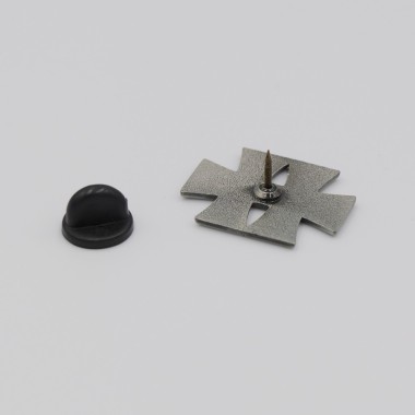 Pin's "H"
