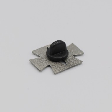 Pin's "H"